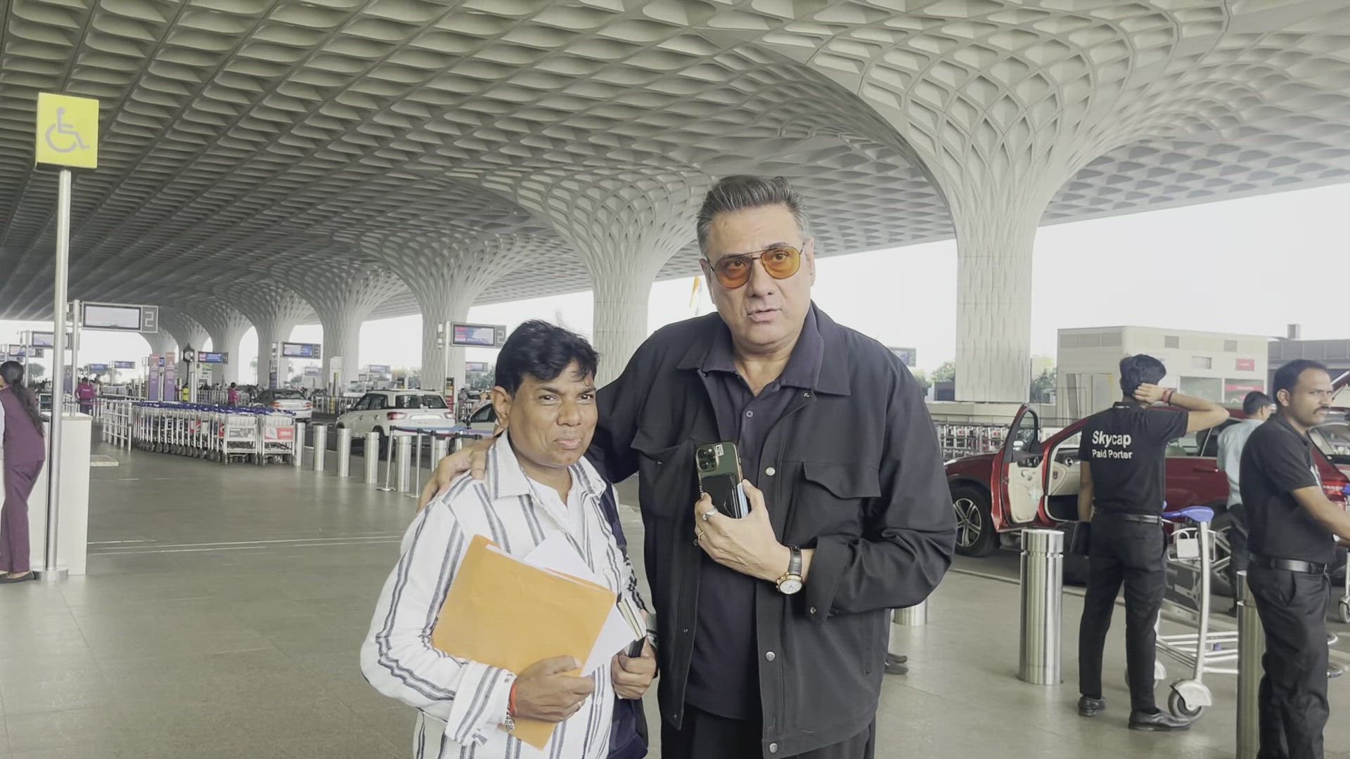 Mumbai: Boman Irani flying from Mumbai